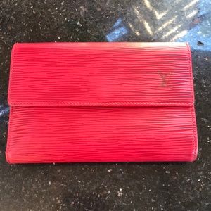 ❤️Preloved LV Epi International Wallet - Medium size